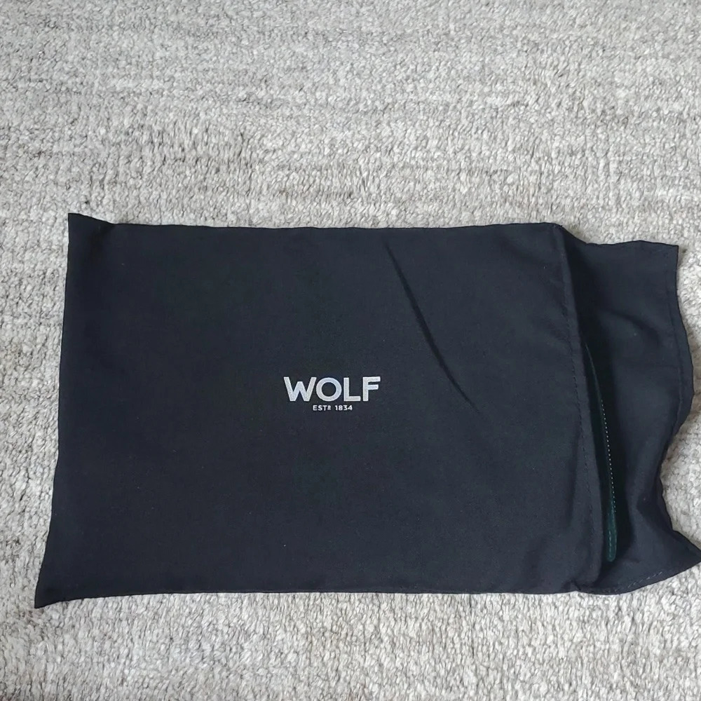 Brand new Wolf emerald green velvet jewelry organizer! Handheld mirror included! - Picture 2 of 10